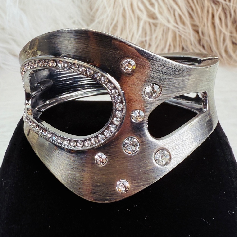 Gorgeous weighted Silvertone bling wideband statement bracelet - Picture 5 of 12